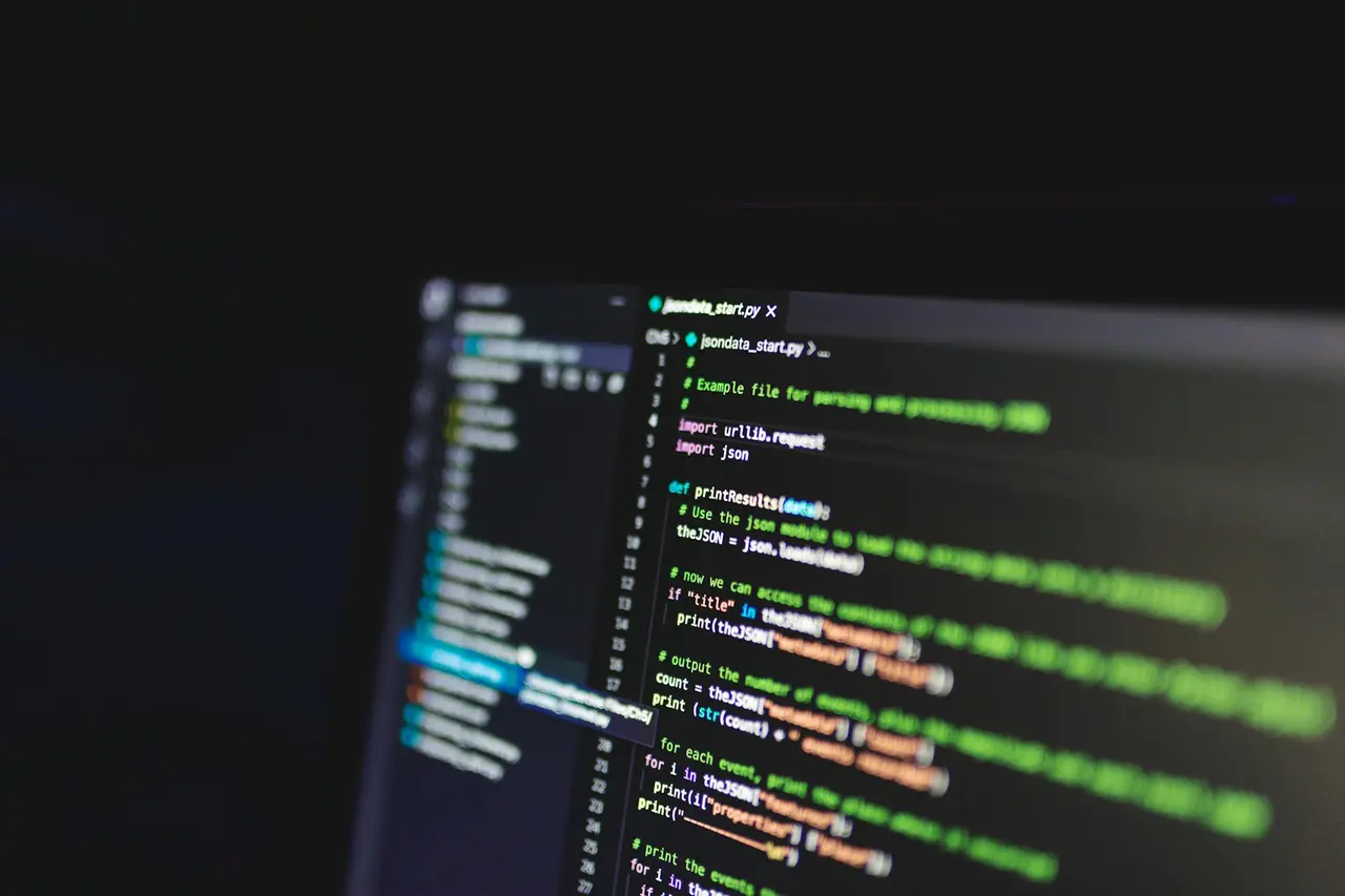 Screenshot der Benutzeroberfläche von Visual Studio Code, Sublime Text und Atom nebeneinander
